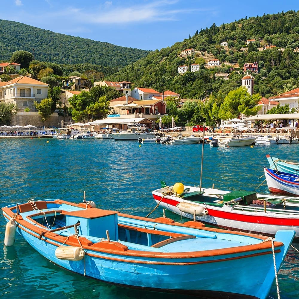Boat rental in Fiskardo Kefalonia with small boats in the harbour